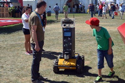 Robôs para combater pragas e doenças nos terrenos agrícolas na AgroGlobal 2016