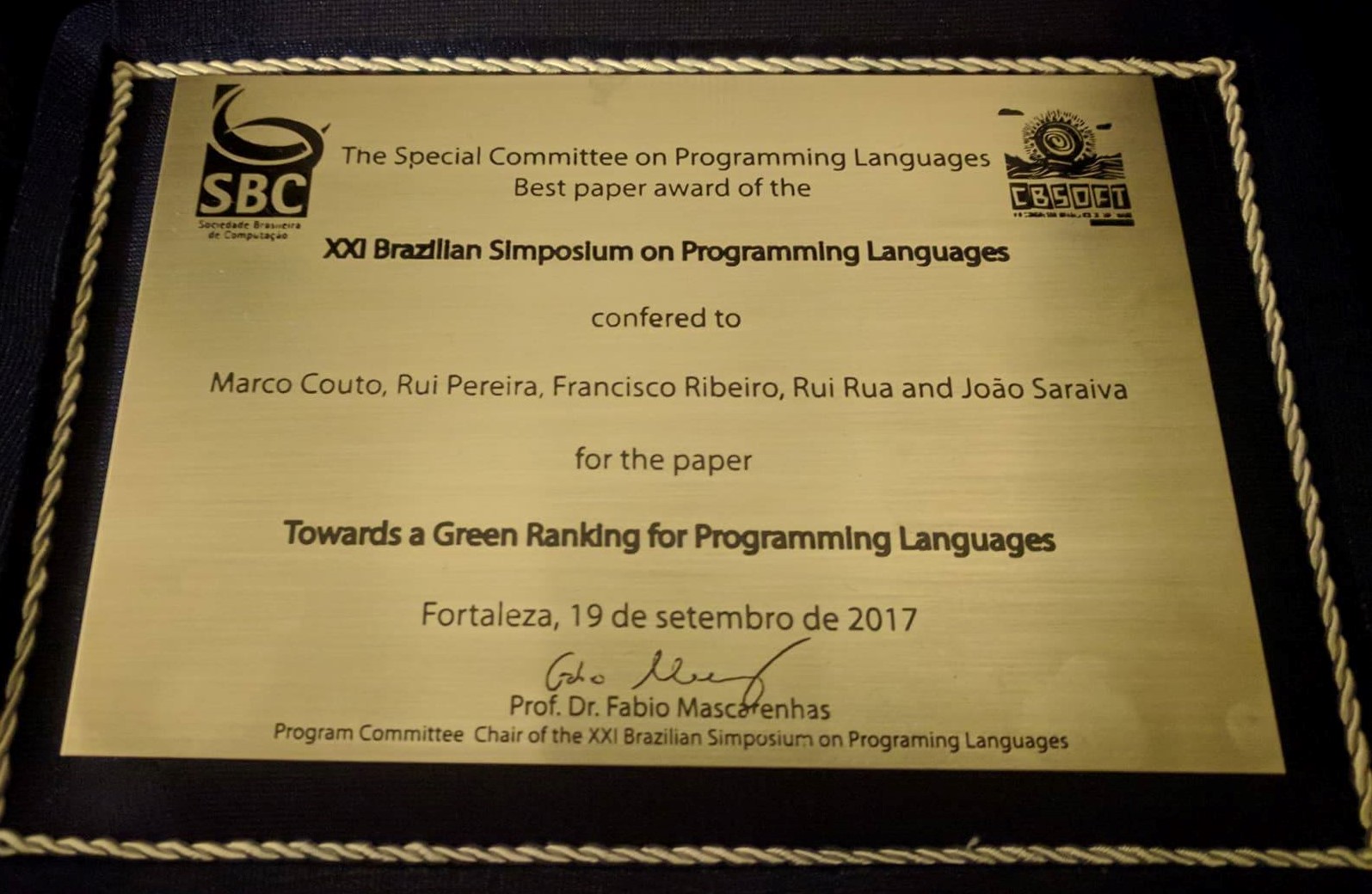 Artigo sobre eficiência energética em linguagens de programação recebe Best Paper Award